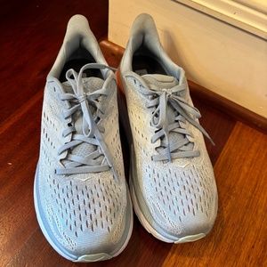 Women's Hoka Clifton 8 Size 9